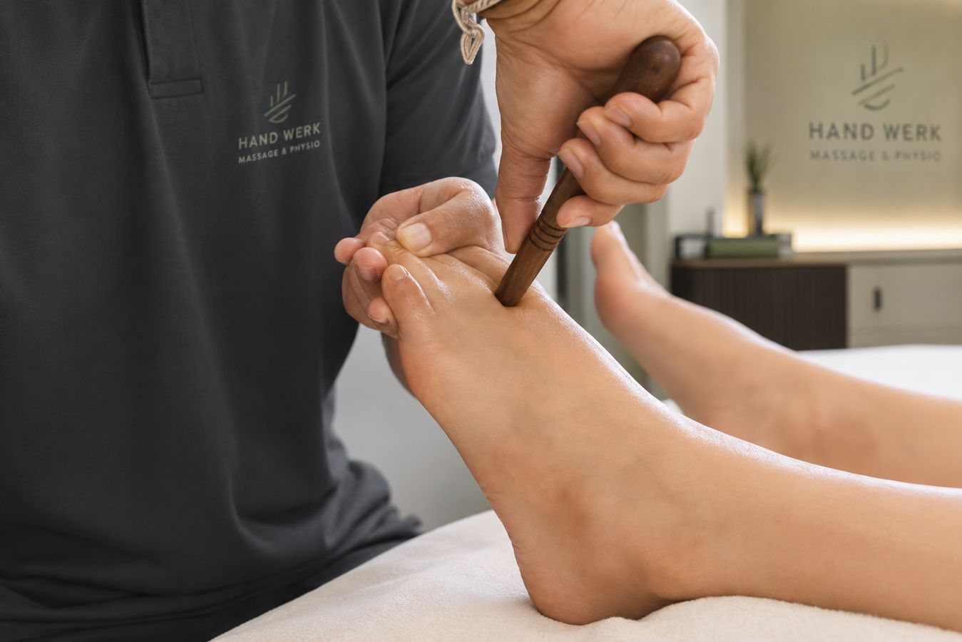 Stäbchenmassage am Fuß
